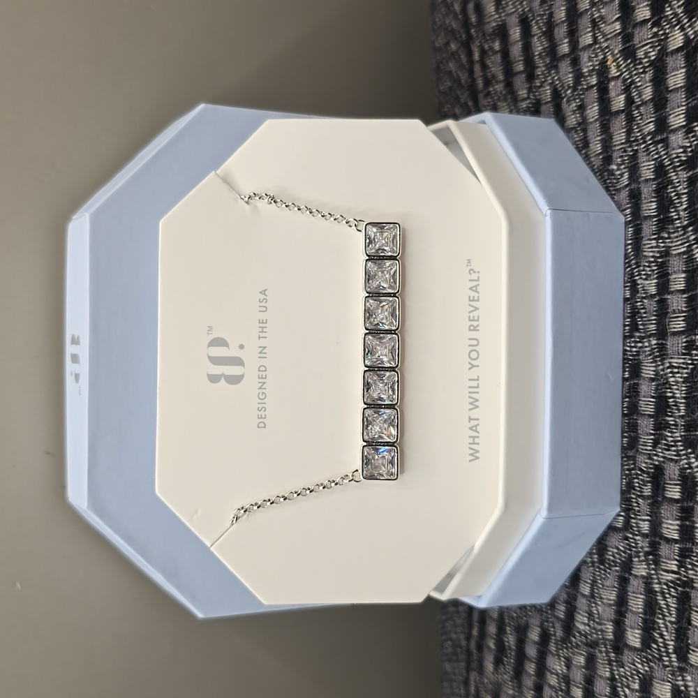 Bomb Party Bar-Necklace Diamond Cubic Zirconia Rhodium Plating Folded Into Light